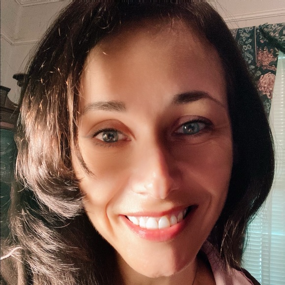 Welcome to my closet! I love offers, so feel free to make reasonable ones! 🤗 - Picture 2 of 2